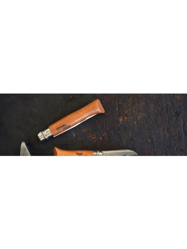 Opinel süsinikterasest kalastusnuga nr 10 pöögist käepidemega