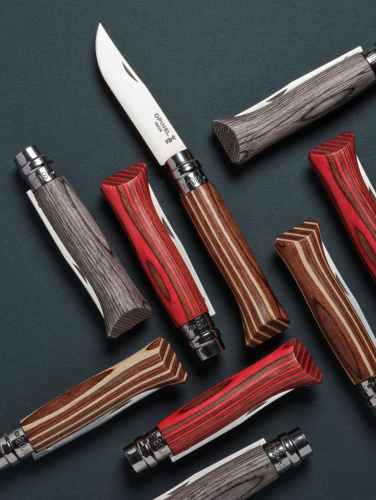 Nuga Opinel No.8 Laminated Brown roostevabast terasest teraga ja pruunist kaskpuidust käepidemega