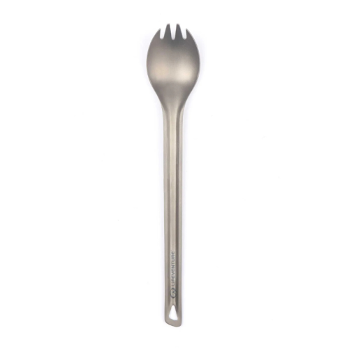 Elul on otsinuga titanist söögiriist - Lifeventure Titanium Long-Handled Spork.